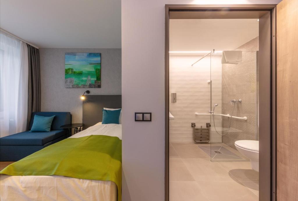 Koupelna v ubytování Hotel OTP Balatonszemes