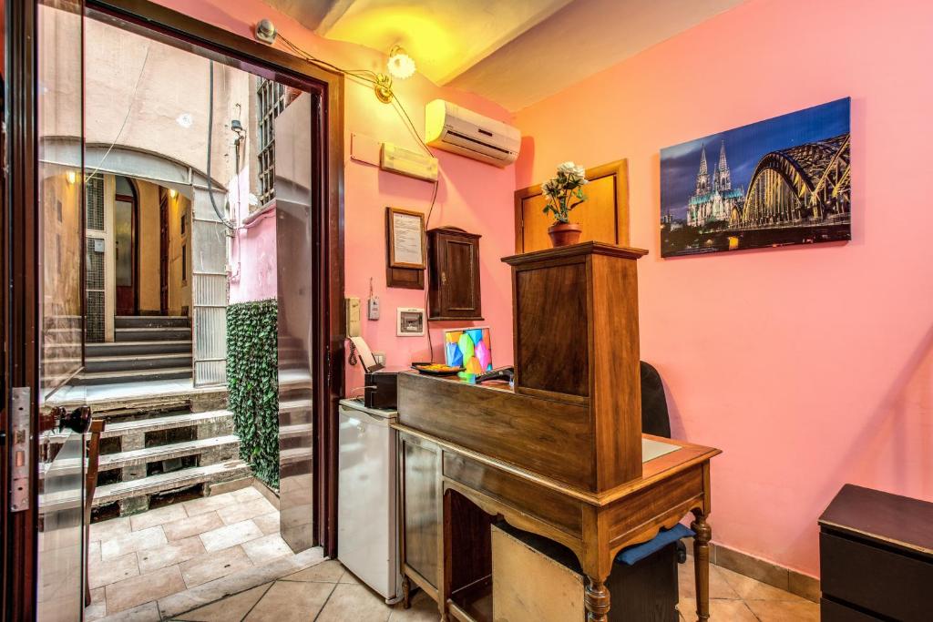 A television and/or entertainment centre at GUEST HOUSE GOITO
