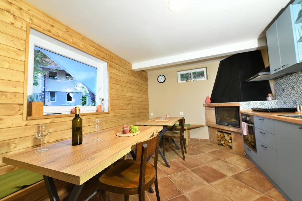 Kuchyňa alebo kuchynka v ubytovaní Apartmani Zagi