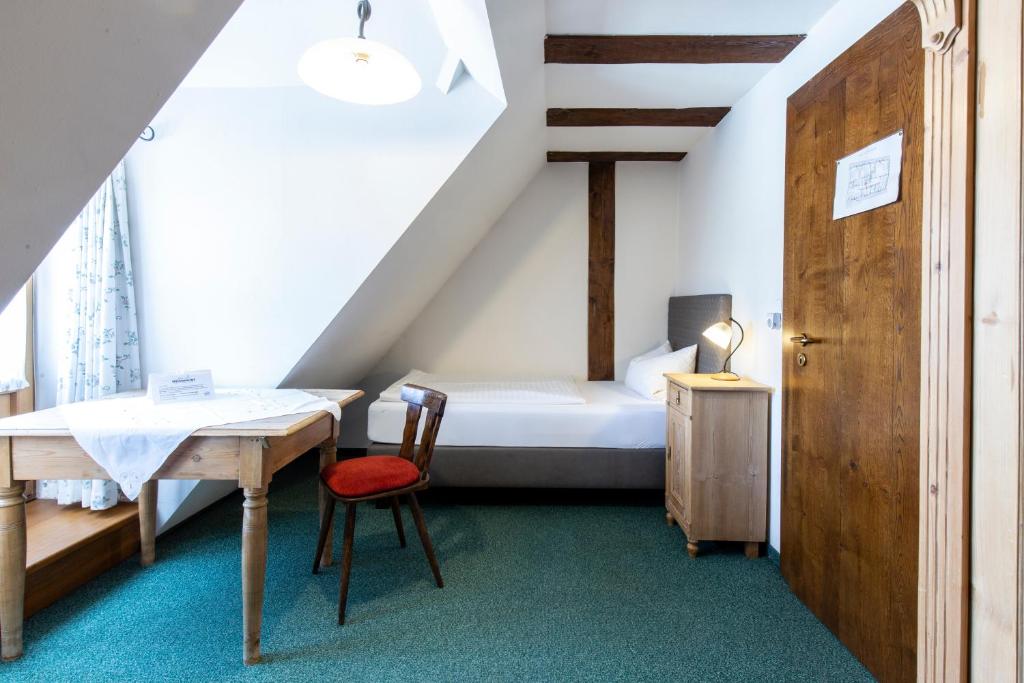 Postel nebo postele na pokoji v ubytování Hotel Meisnerhof