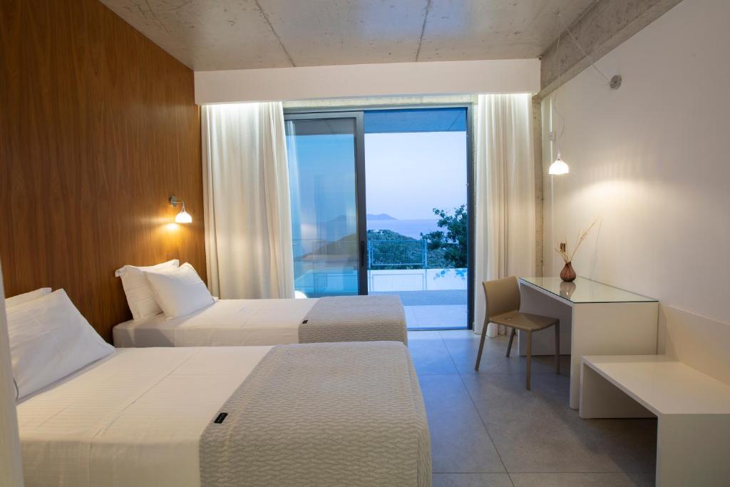Posteľ alebo postele v izbe v ubytovaní Villa Sirina of BLUE CAVES complex with amazing view gurantees calm and mind relaxation