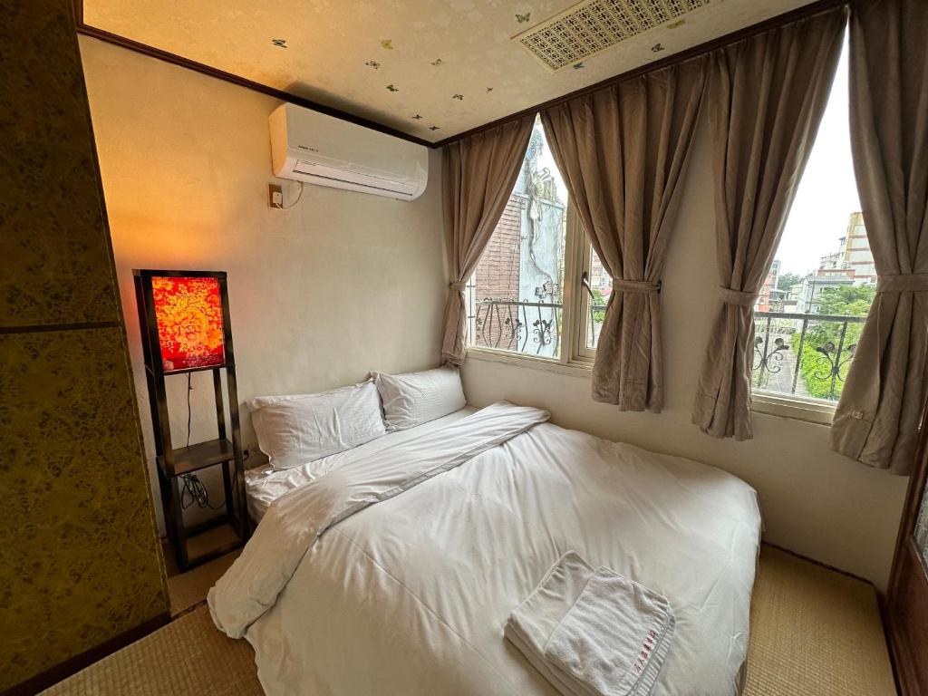 Postel nebo postele na pokoji v ubytování Ming Ren Hotspring Hotel