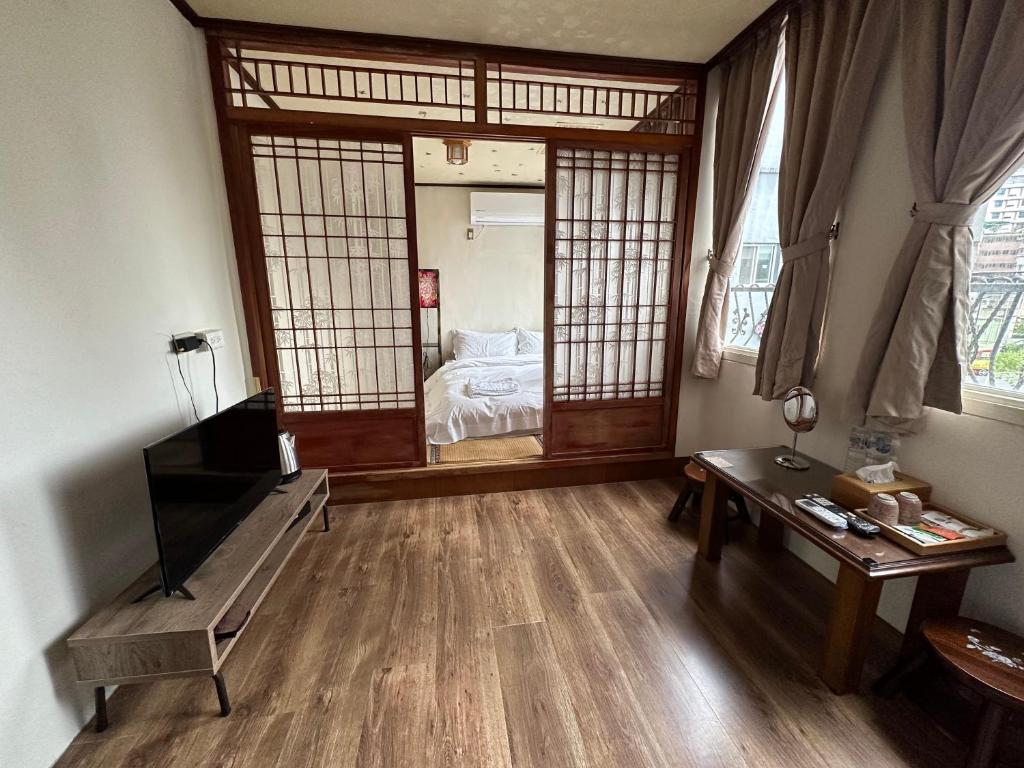 Postel nebo postele na pokoji v ubytování Ming Ren Hotspring Hotel