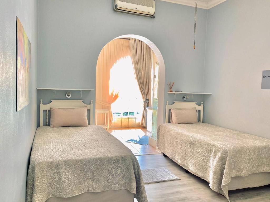 A bed or beds in a room at Barberton BnB