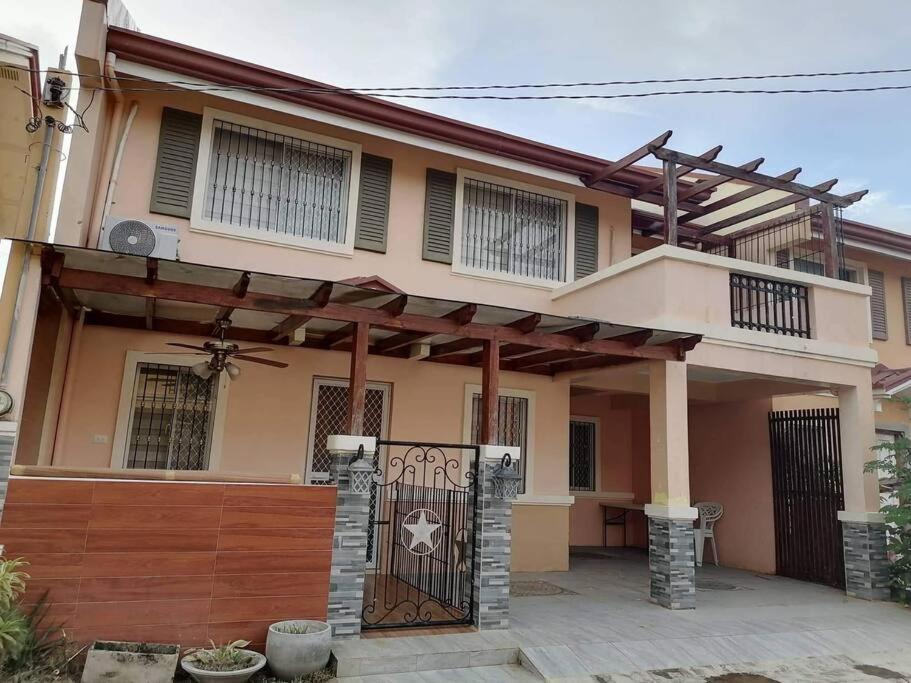 Cheerful house , fully aircondition with jacuzzi.