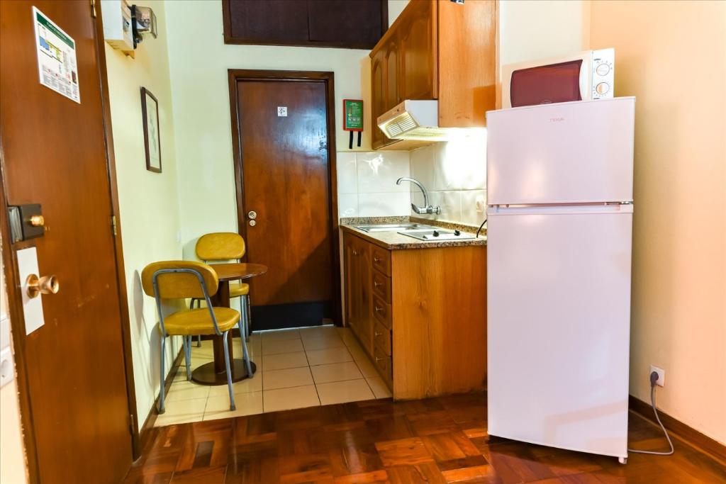 Kuchyň nebo kuchyňský kout v ubytování Residencial Colombo