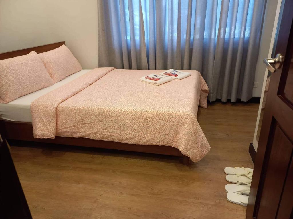 Postel nebo postele na pokoji v ubytování GLC SUITES