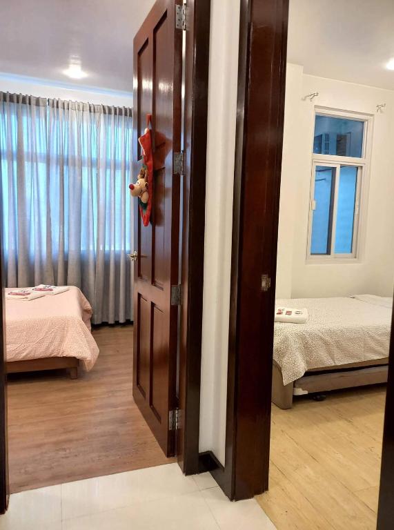 Postel nebo postele na pokoji v ubytování GLC SUITES