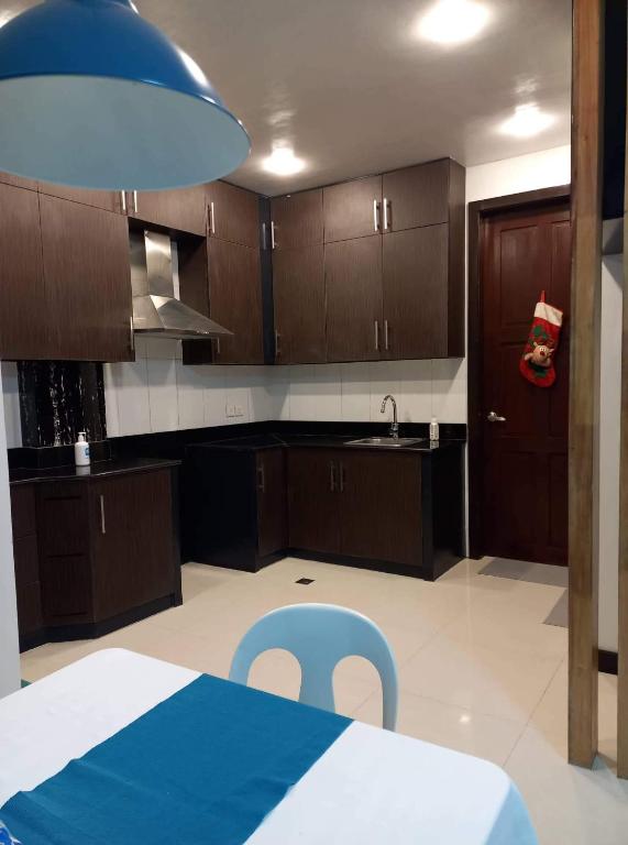 Kuchyň nebo kuchyňský kout v ubytování GLC SUITES