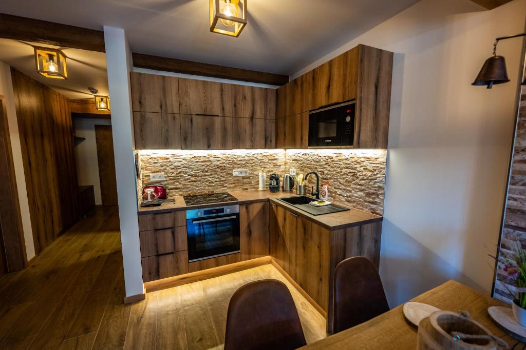 Kuchyň nebo kuchyňský kout v ubytování Wellness & Spa Pila Kvilda AP 2 01 a AP 3 07