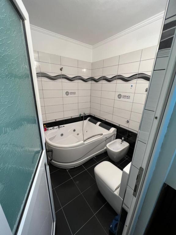 Luxury Rooftop Apartament - Image 8