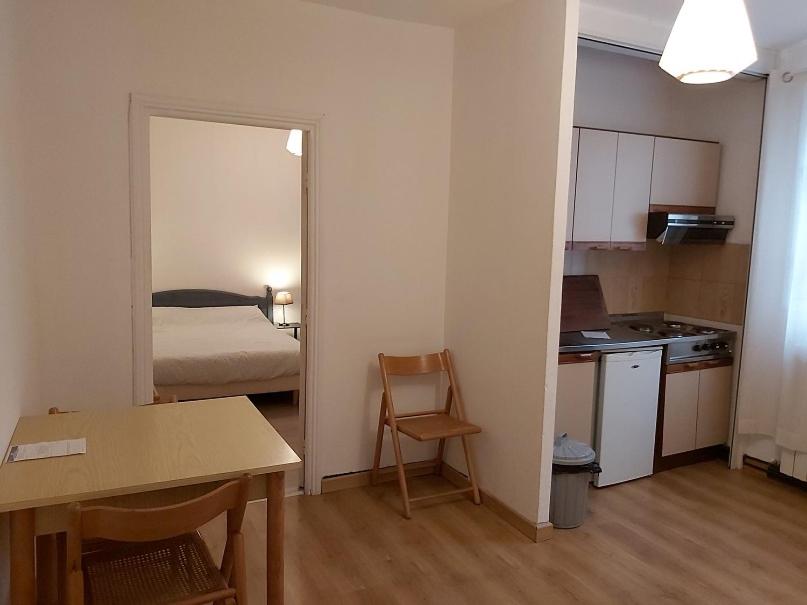 Apartamento pequeño con cocina y dormitorio en Hôtel - Gîtes "U Pozzu", en Evisa