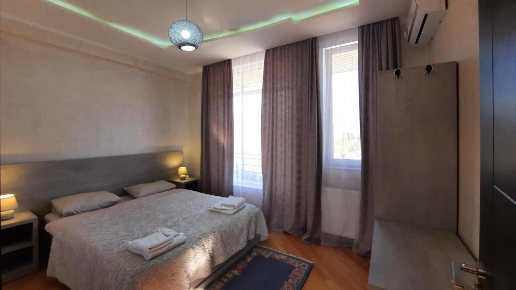 Llit o llits en una habitació de Makos Guest House