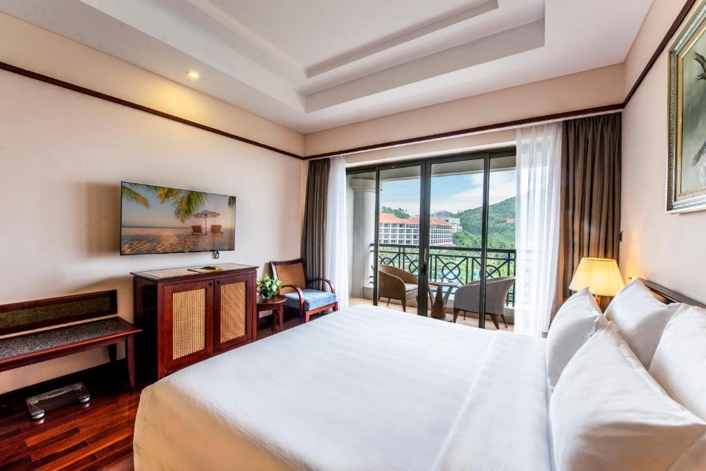 Giường trong phòng chung tại Vinpearl Resort Nha Trang