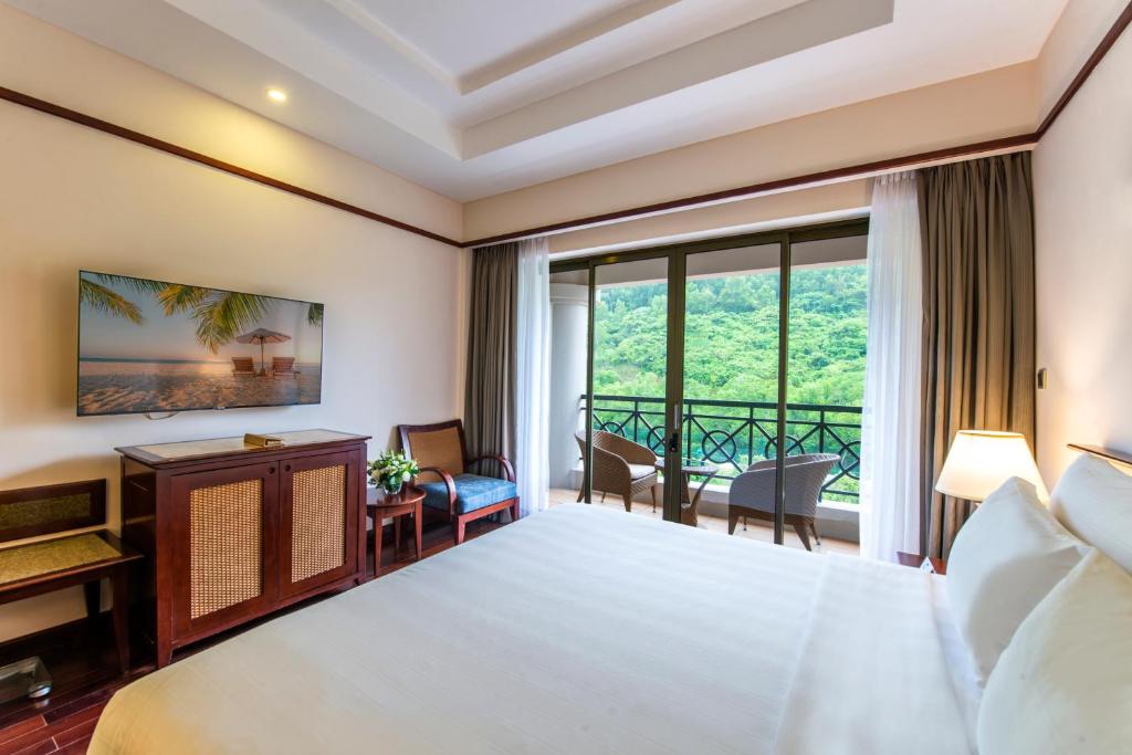 Phòng Grand Deluxe 2 Giường Đơn - Vé Vào Công Viên Giải Trí VinWonders