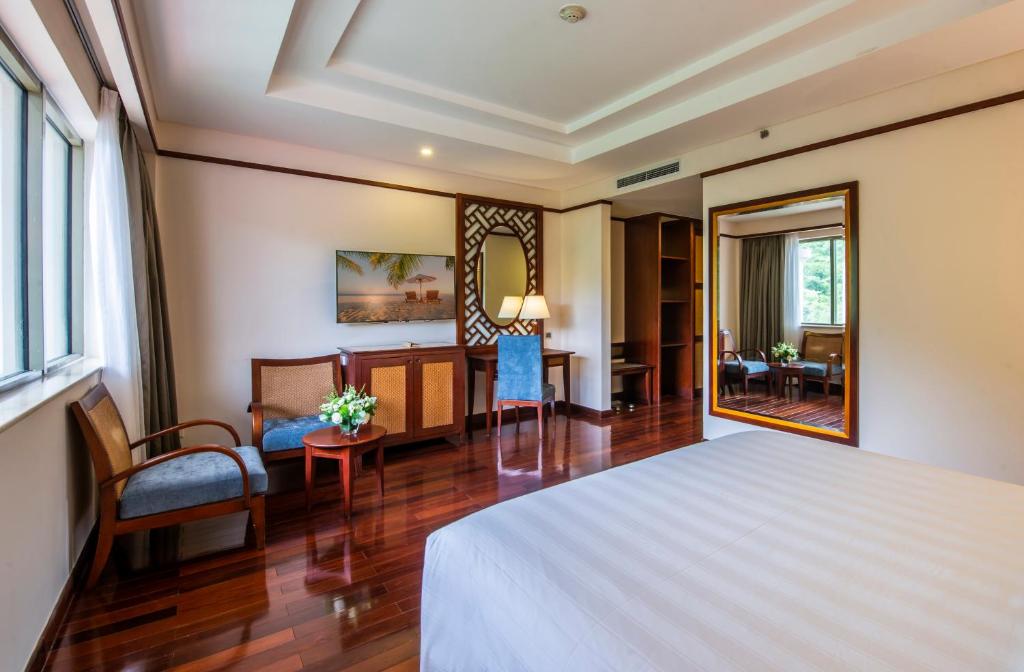 Phòng Deluxe Có Giường Cỡ Queen - Vé Vào Công Viên Giải Trí VinWonders