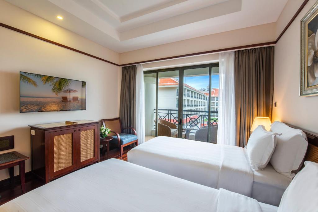Phòng Grand Deluxe 2 Giường Đơn - Vé Vào Công Viên Giải Trí VinWonders