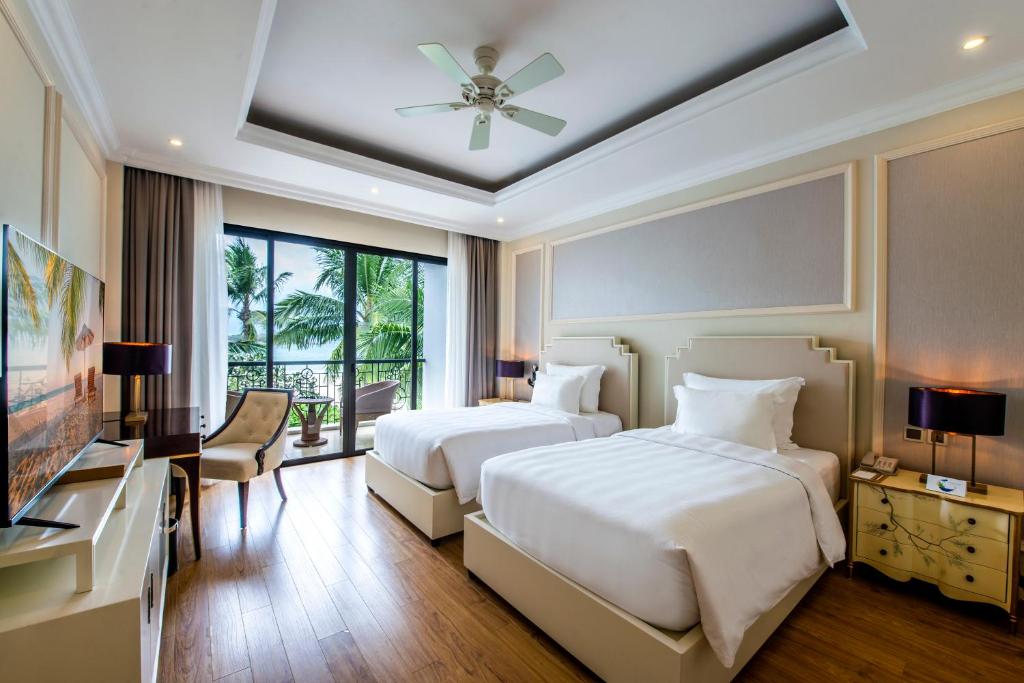 Giường trong phòng chung tại Vinpearl Resort Nha Trang