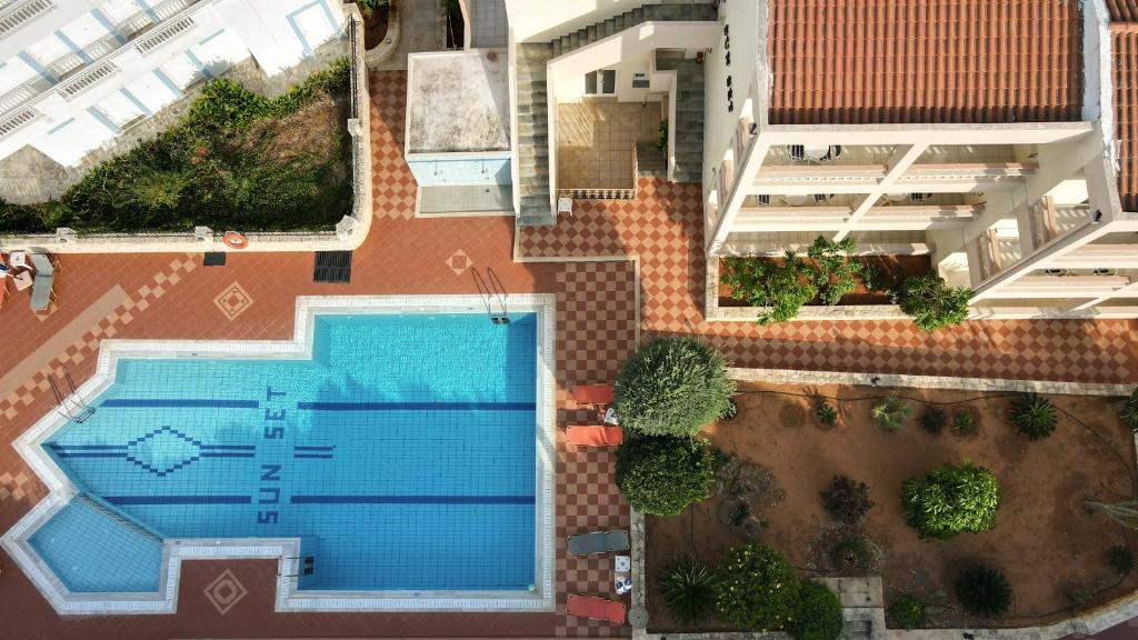 Bazén v ubytování Sunset Apartments nebo v jeho okolí