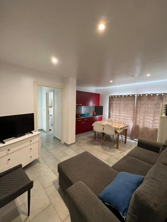 Televízia a/alebo spoločenská miestnosť v ubytovaní Appartement Almadrava Roses