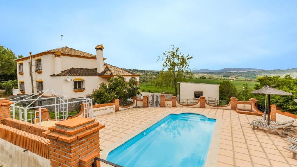 una imagen de una casa con piscina en Minerva Arriate by Ruralidays en Arriate