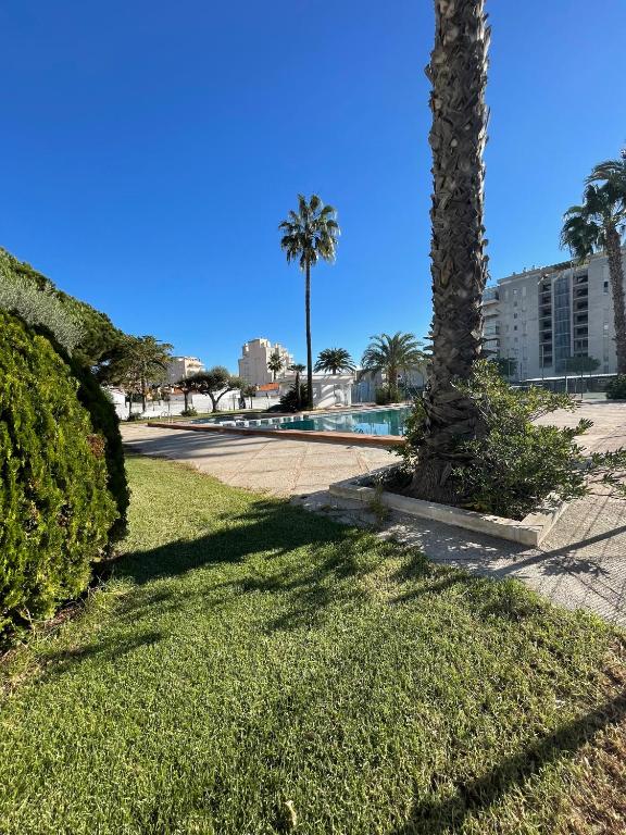 Bazén v ubytování Alpen1 Mediterráneo nebo v jeho okolí