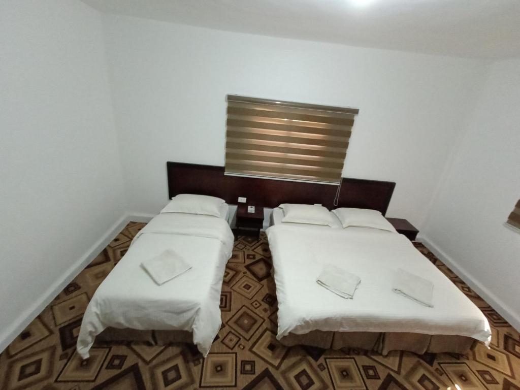 Happy Night Hostel - Deluxe Triple Room