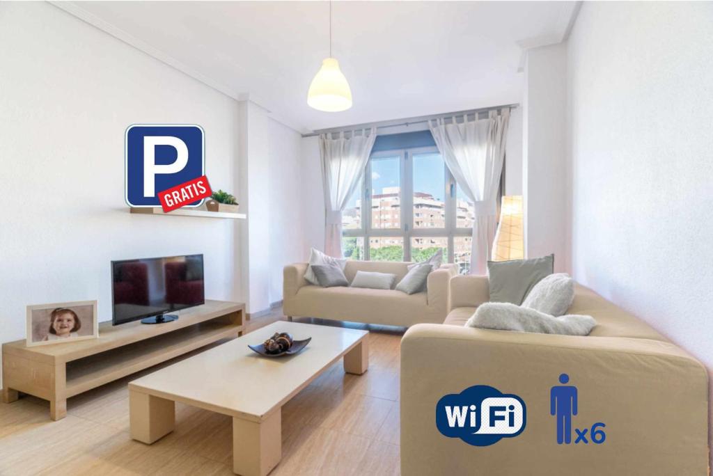 Μια τηλεόραση ή/και κέντρο ψυχαγωγίας στο Piso 3 habitaciones plaza de garaje privada y grat