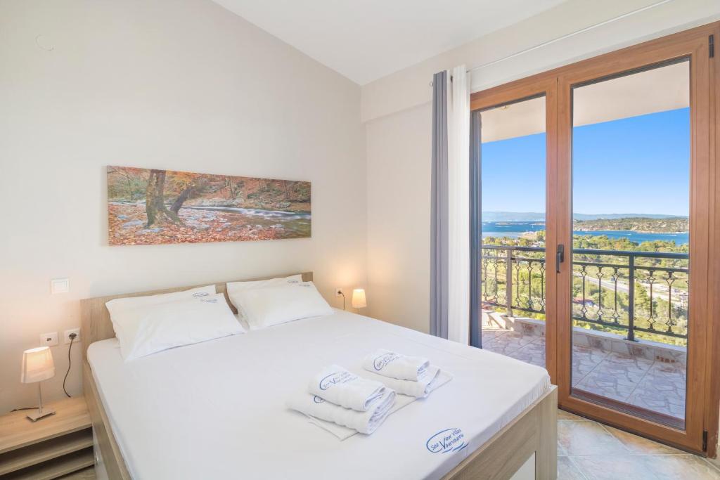 A bed or beds in a room at Seaview Villas