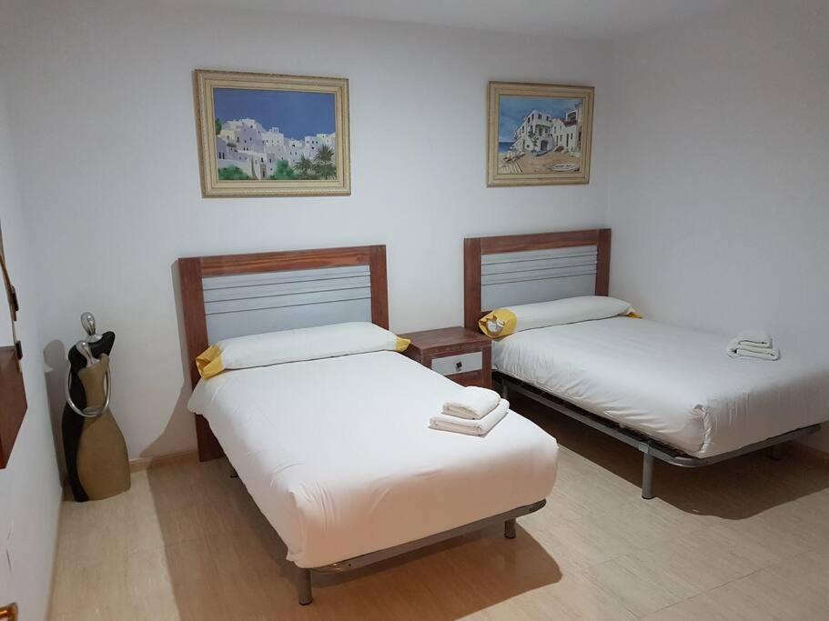Posteľ alebo postele v izbe v ubytovaní Apartamento grande en el Puerto Marina del Este (La Herradura-Almuñecar)