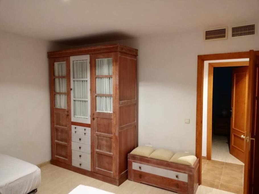 Posteľ alebo postele v izbe v ubytovaní Apartamento grande en el Puerto Marina del Este (La Herradura-Almuñecar)