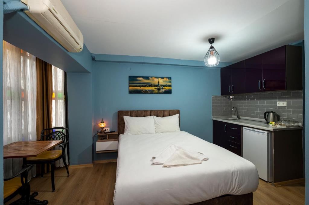 Taksim Antique Hotel客房内的一张或多张床位