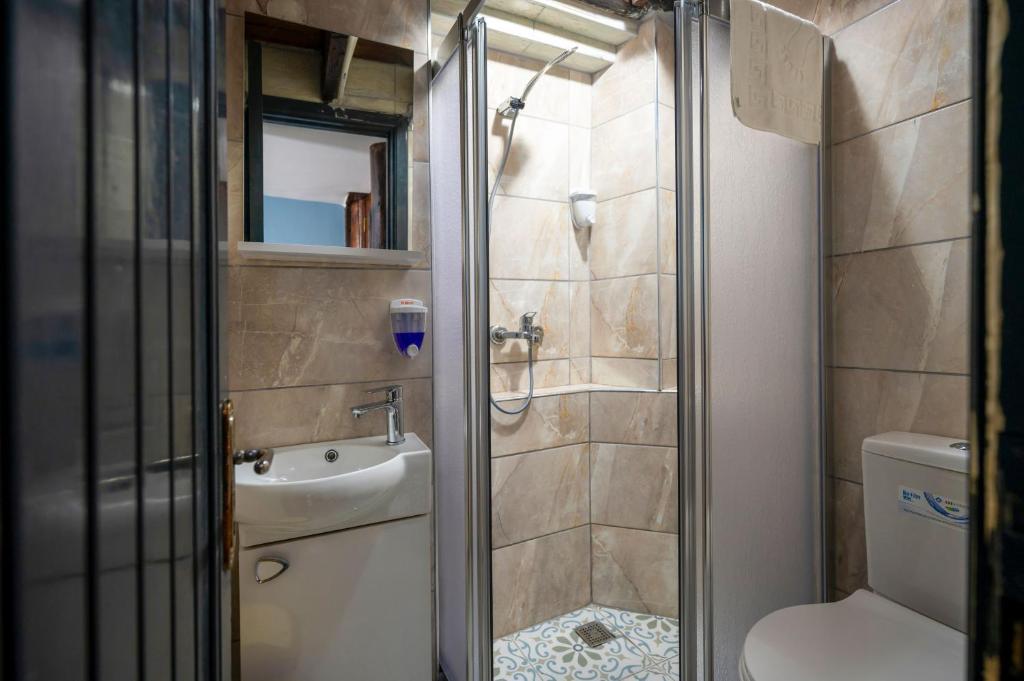 Taksim Antique Hotel的一间浴室