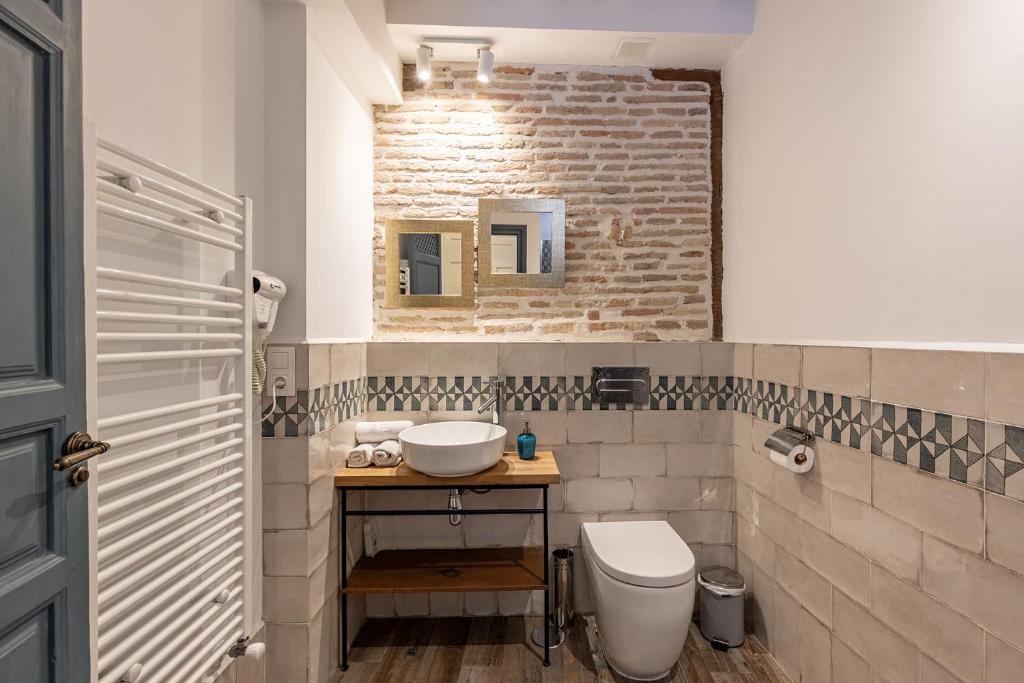 Koupelna v ubytování Apartamentos Boutique Granada Albaicín 3000