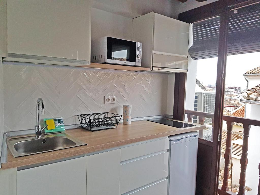 Kuchyň nebo kuchyňský kout v ubytování Apartamentos Boutique Granada Albaicín 3000
