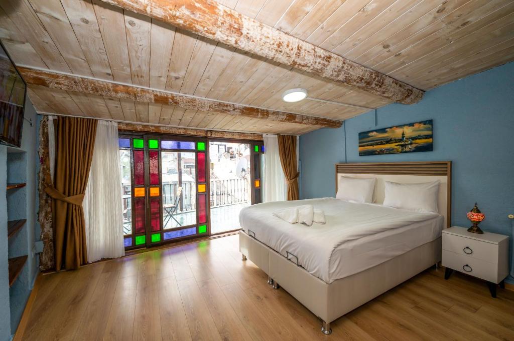 Taksim Antique Hotel客房内的一张或多张床位
