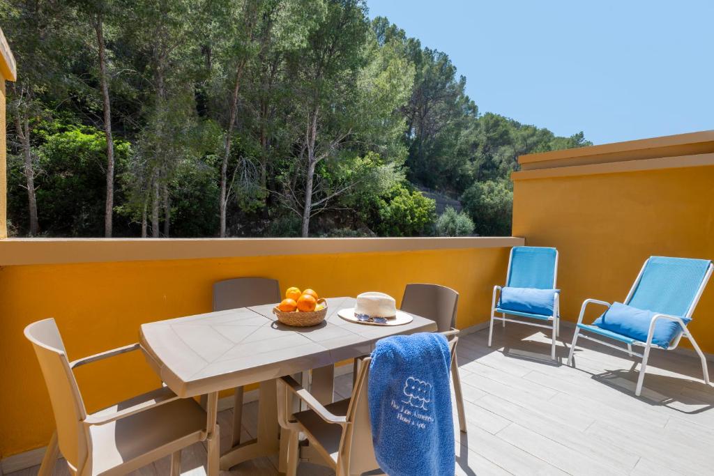 Balkón nebo terasa v ubytování FLOR los Almendros Apartamentos