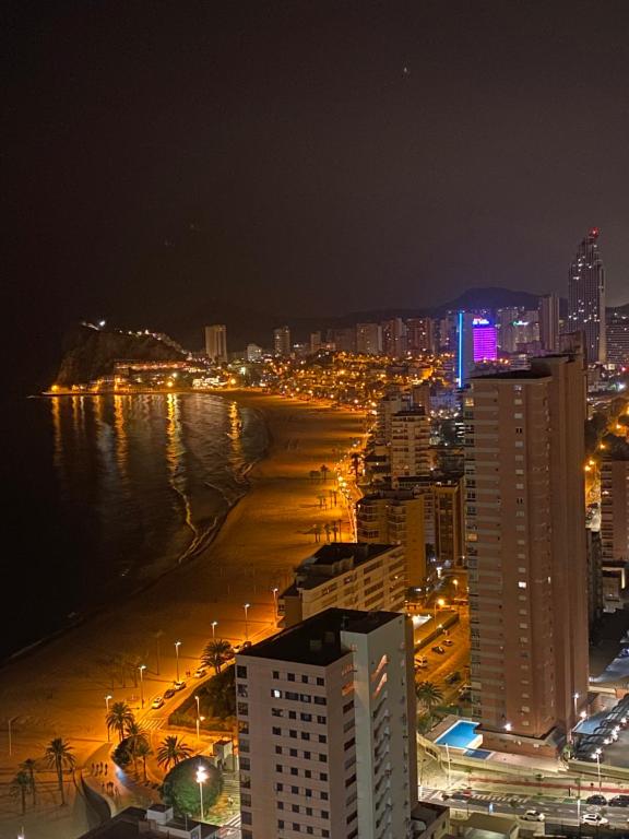 Nespecifikovaný výhled na destinaci Benidorm nebo výhled na město při pohledu z apartmánu