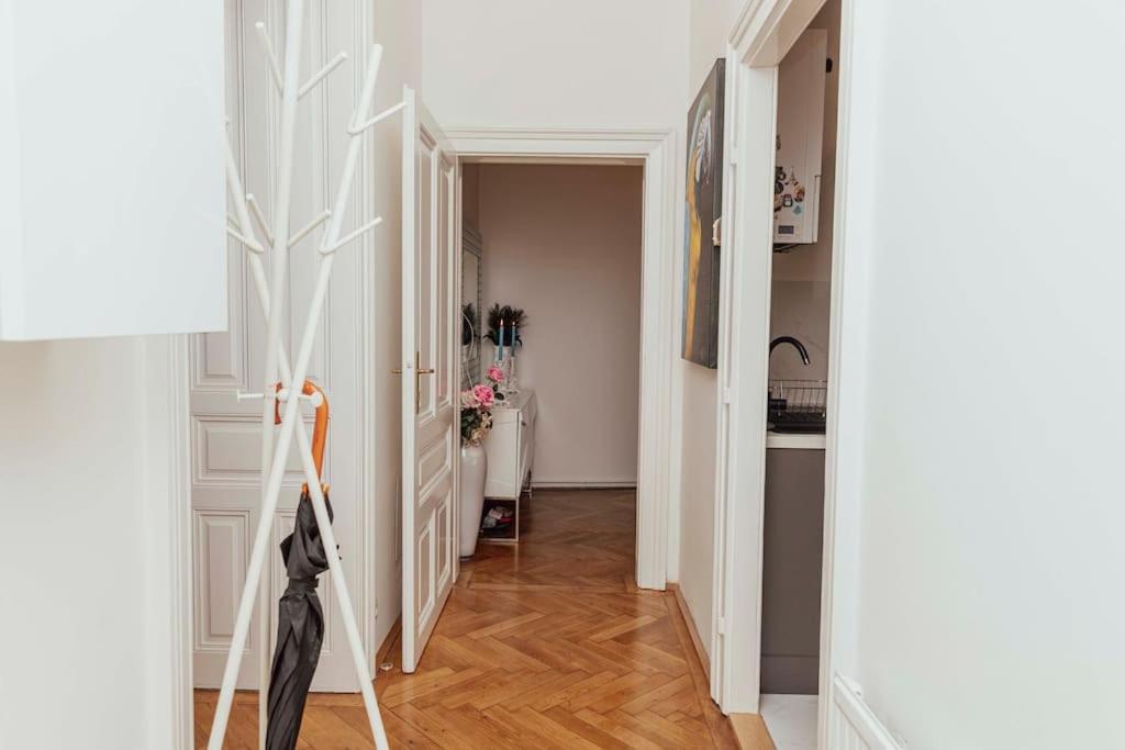 Fotografie z fotogalerie ubytování Modern stylish comfortable 2 bedroom apartment ve Vídni