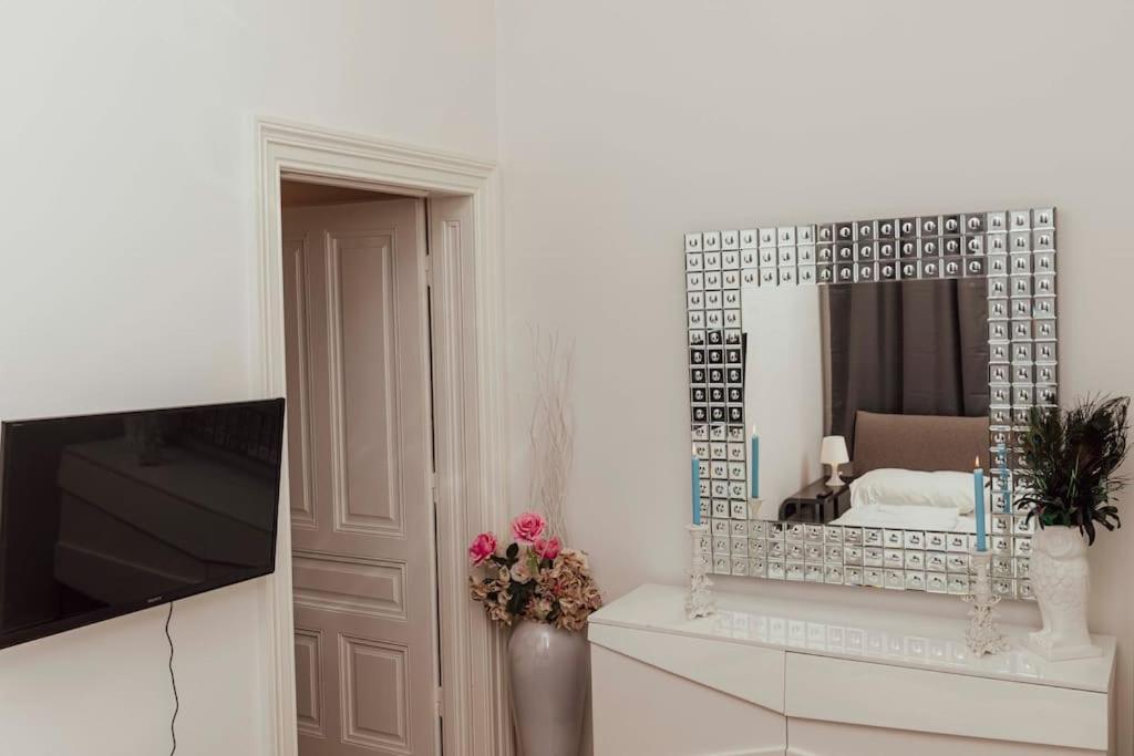TV a/nebo společenská místnost v ubytování Modern stylish comfortable 2 bedroom apartment