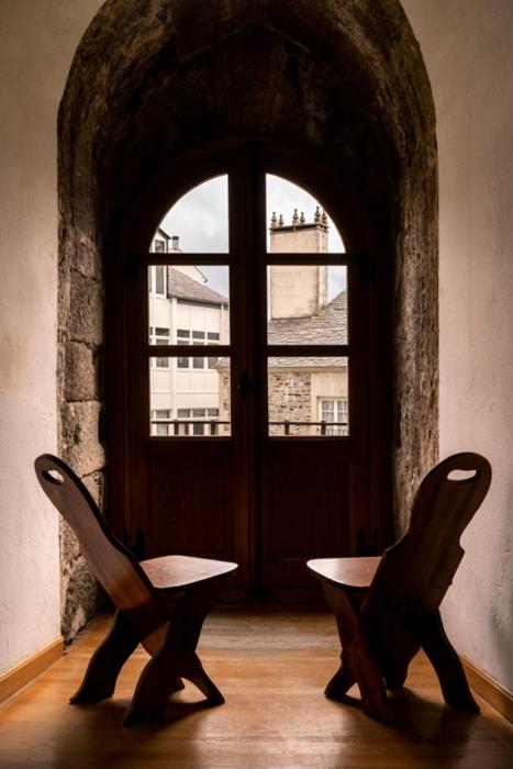 A seating area at Parador de Vilalba
