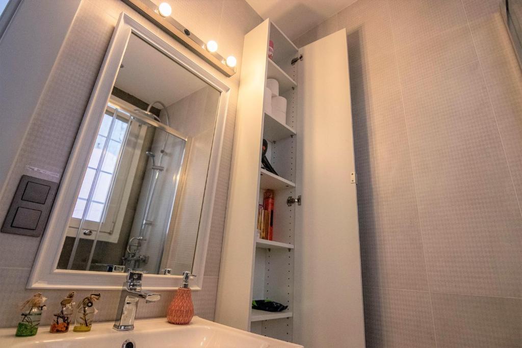 A bathroom at Taksim Roya Apartment -center of the Istanbul