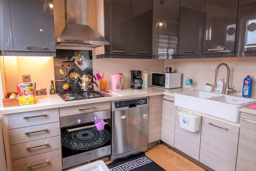 A kitchen or kitchenette at Taksim Roya Apartment -center of the Istanbul