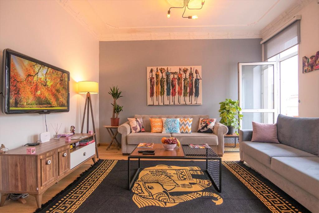 A seating area at Taksim Roya Apartment -center of the Istanbul