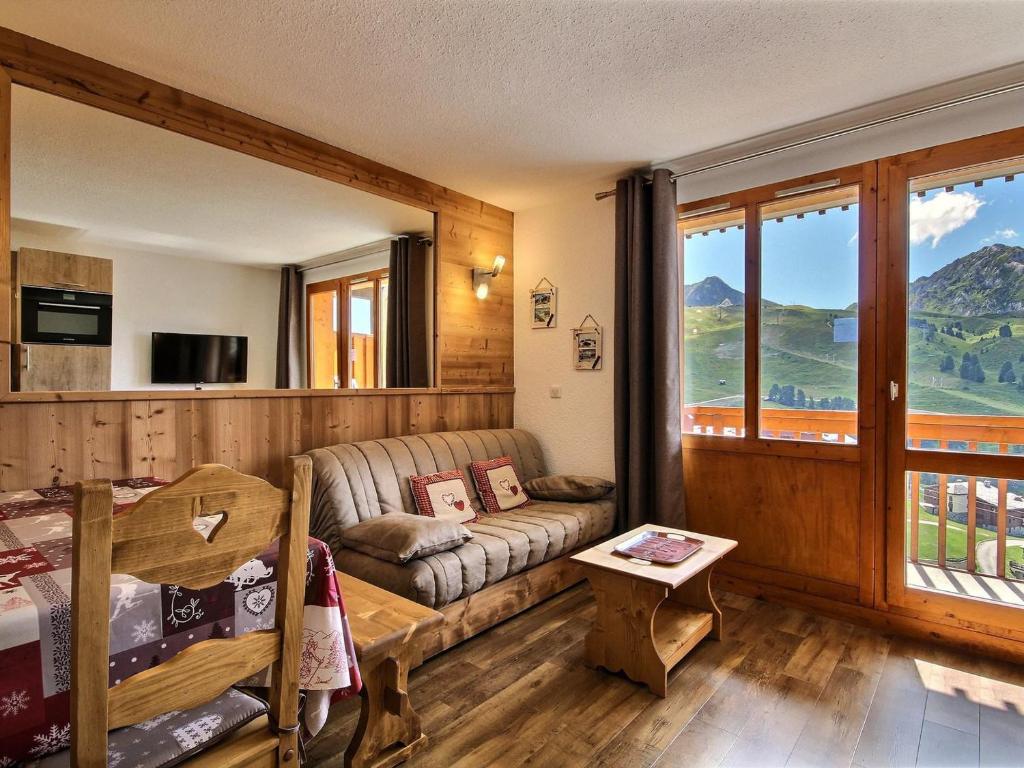 Appartement Belle Plagne, 2 pièces, 4 personnes - FR-1-455-90にあるシーティングエリア