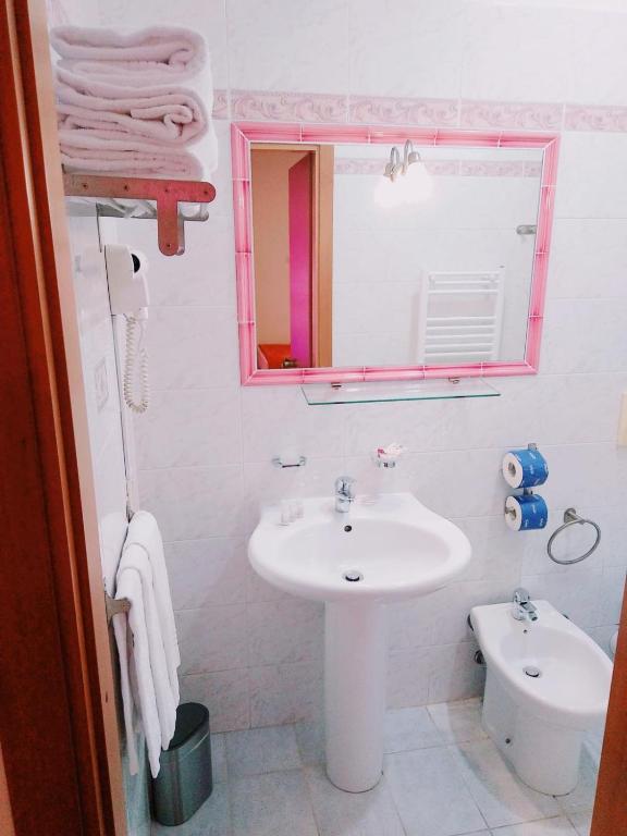Koupelna v ubytování Hotel Fenicia