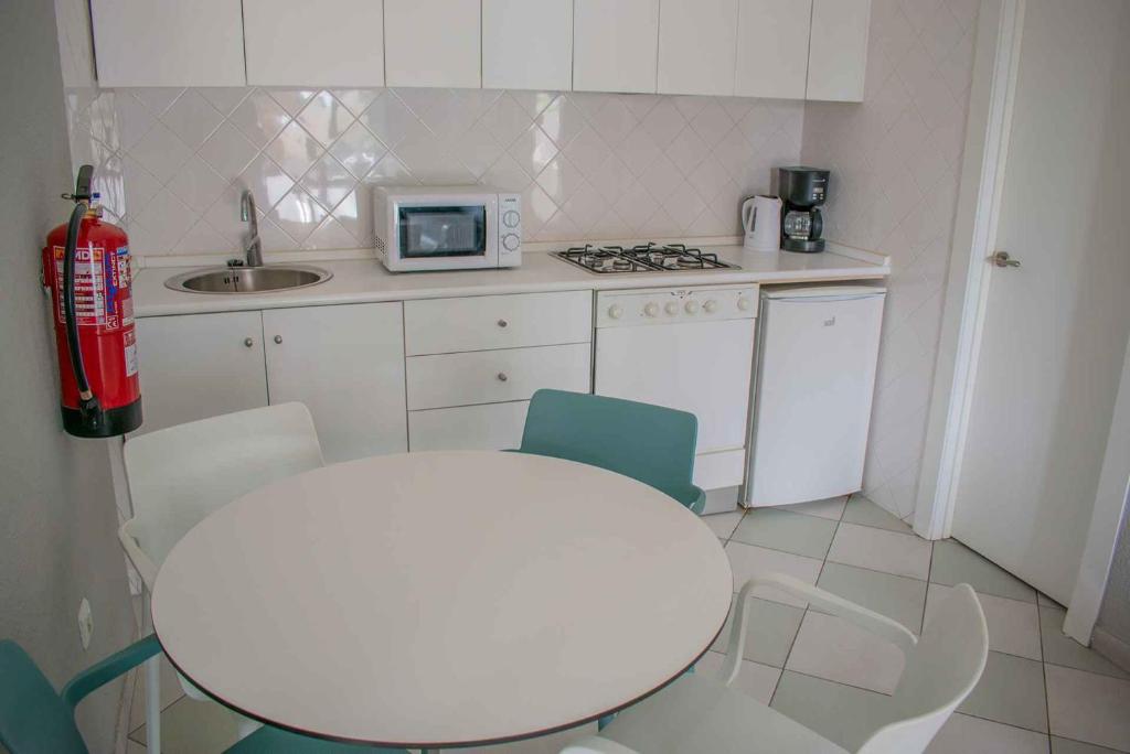 Kuchyň nebo kuchyňský kout v ubytování Apartamentos Michel Angelo Benidorm