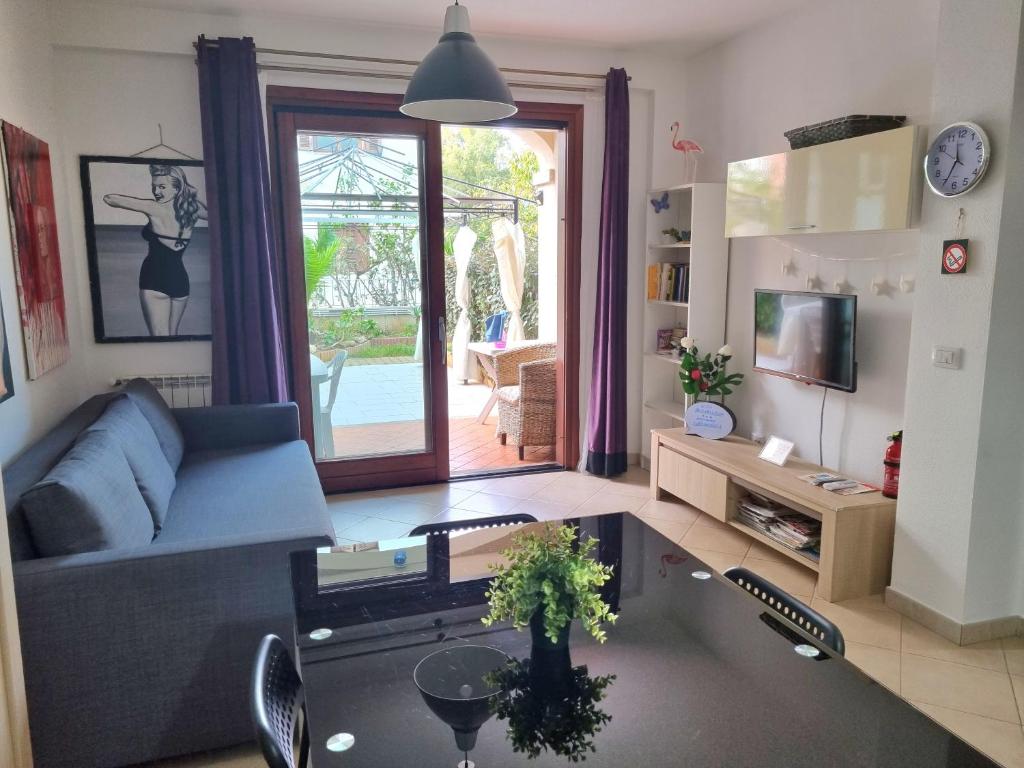 Kuchnia lub aneks kuchenny w obiekcie ValeValeHome - home gallery with fully equipped kitchen, reserved parking, big garden