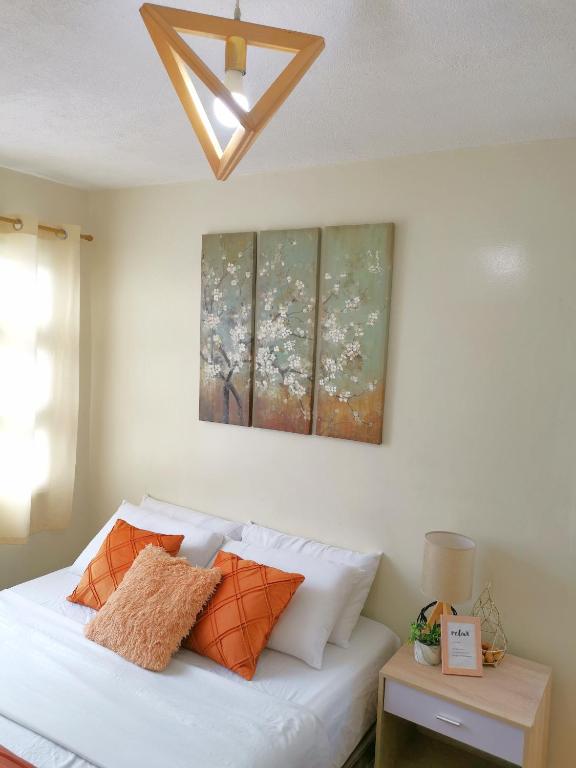 Postel nebo postele na pokoji v ubytování Davao Condo 2BR Pool Wifi Netflix
