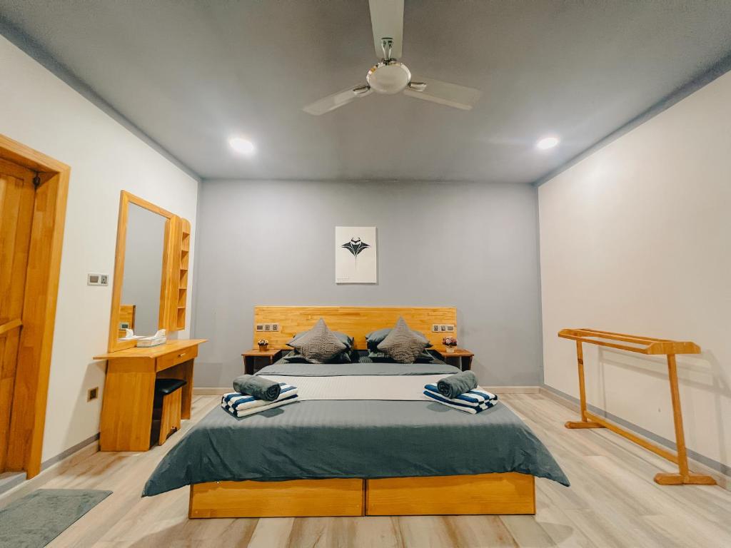Postel nebo postele na pokoji v ubytování Mahchavaru Maldives